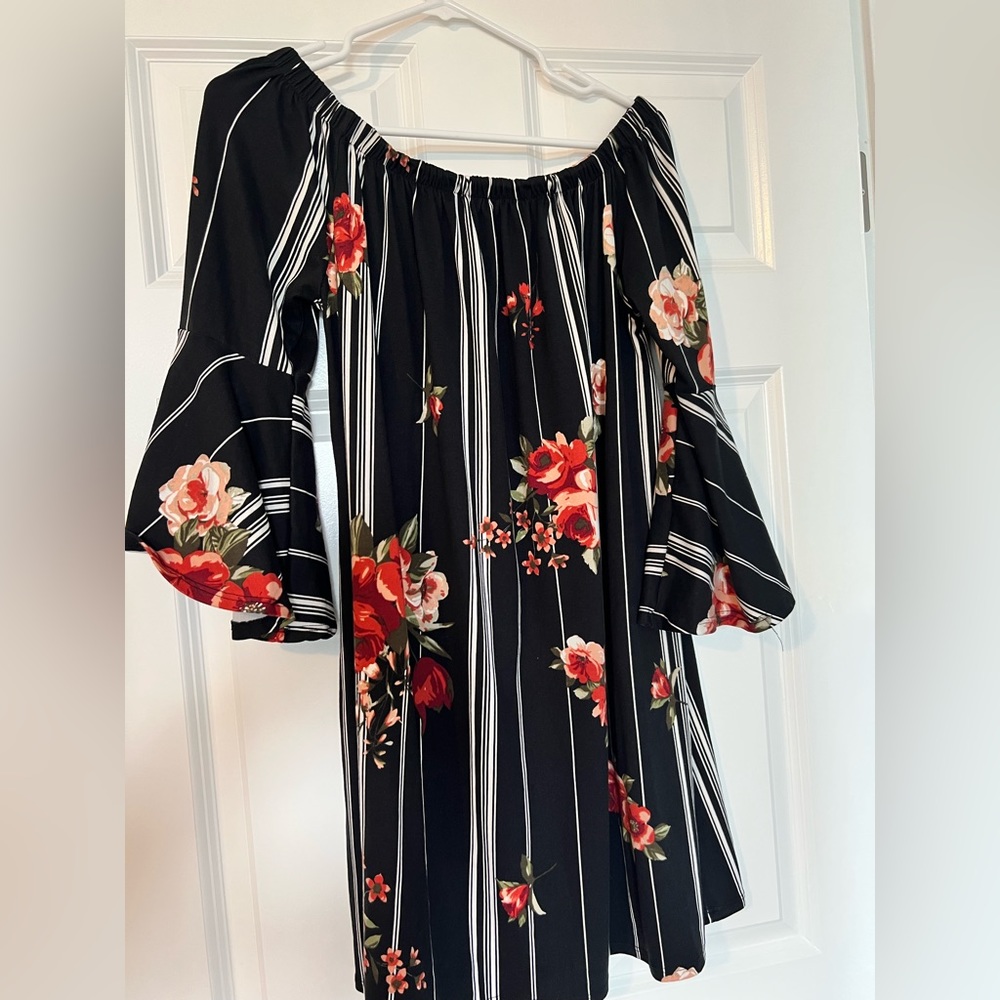 Women’s off the shoulder bell sleeves dress